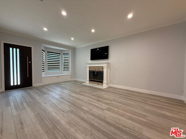 property at 14018 Calvert St