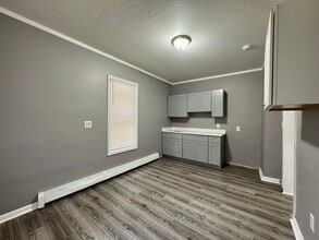 1102 E Main St in Bridgeport, CT - Building Photo - Building Photo