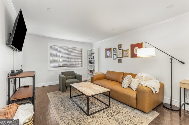 property at 100 Biscayne Dr NW