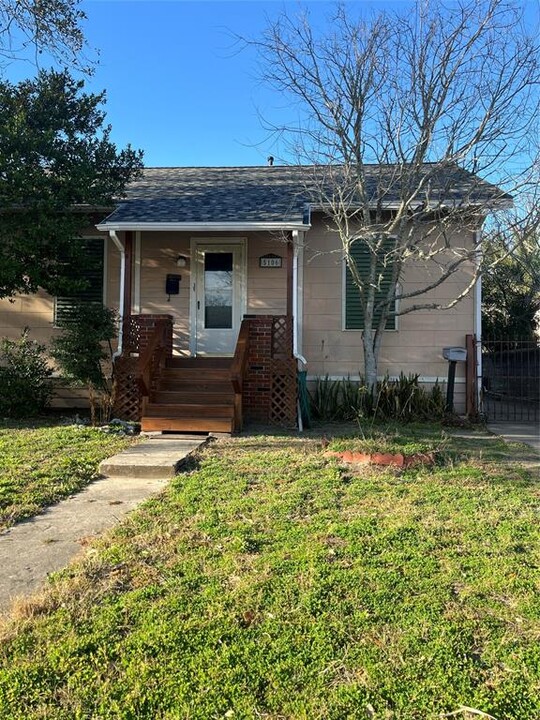 5106 Avenue R 1/2 in Galveston, TX - Building Photo