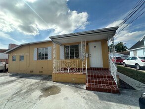 1020 NW 33rd Ave in Miami, FL - Building Photo - Building Photo