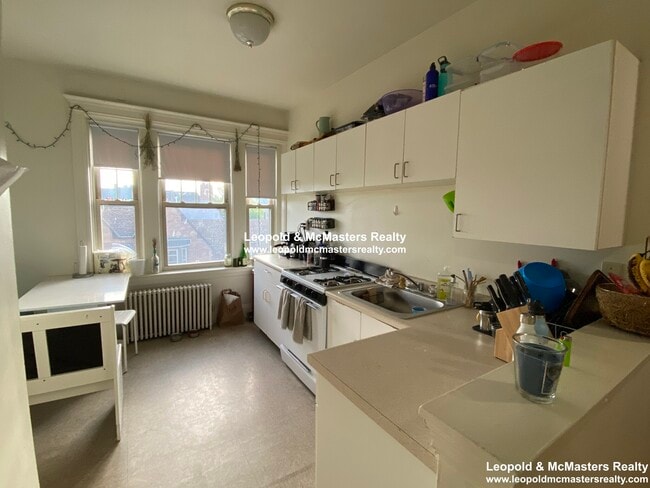 1788 Beacon St, Unit 4A in Brookline, MA - Foto de edificio - Building Photo