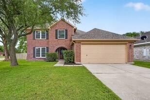 2018 Village Ct Ln in Rosenberg, TX - Building Photo