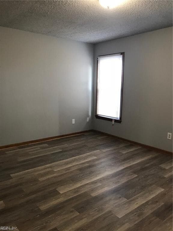 1436 Thamesford Dr in Virginia Beach, VA - Foto de edificio - Building Photo