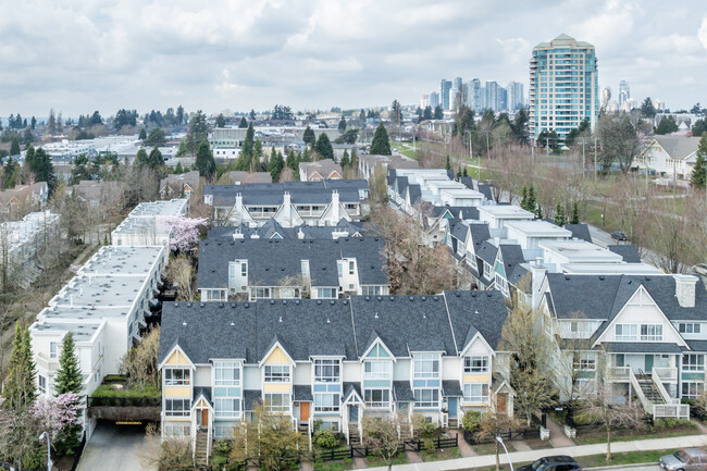 6798 Beresford St in Burnaby, BC - Building Photo - Building Photo