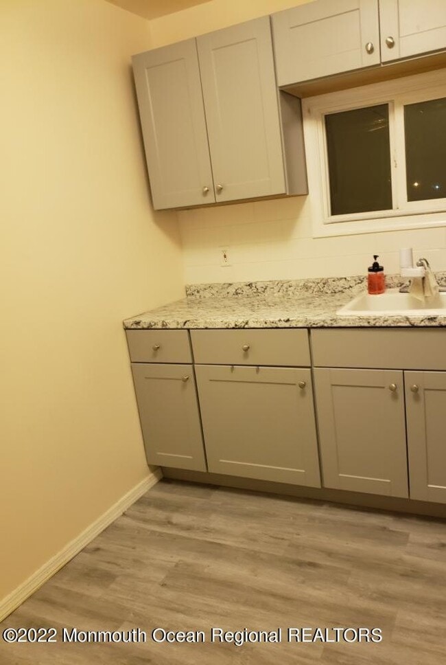 683 Mantoloking Rd in Brick, NJ - Building Photo - Building Photo