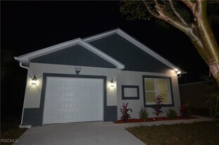 3210 Dr Martin Luther King Jr Blvd in Ft. Myers, FL - Building Photo