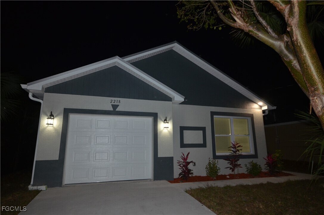 3210 Dr Martin Luther King Jr Blvd in Ft. Myers, FL - Building Photo