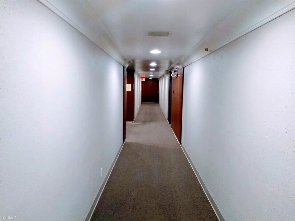 7510 Hornwood Dr-Unit -Apt 1102 in Houston, TX - Building Photo