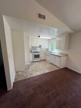 977 Planetree Ave in Simi Valley, CA - Building Photo - Building Photo