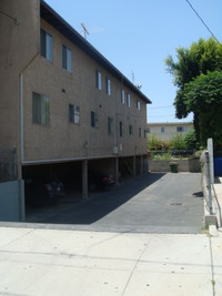 6923 Morella Ave in North Hollywood, CA - Foto de edificio - Building Photo