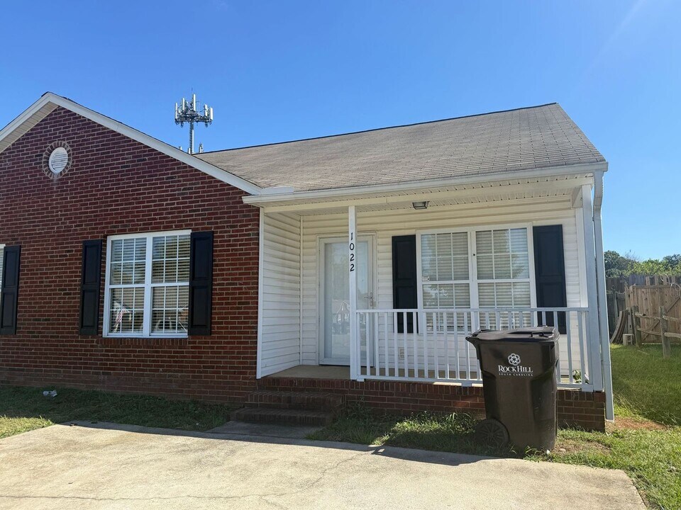 1022 Cherry Meadow Ln in Rock Hill, SC - Foto de edificio
