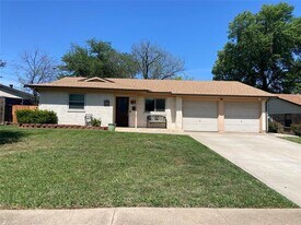 2905 Sun Valley St in Irving, TX - Building Photo