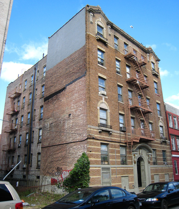 2235 Bathgate Ave in Bronx, NY - Building Photo