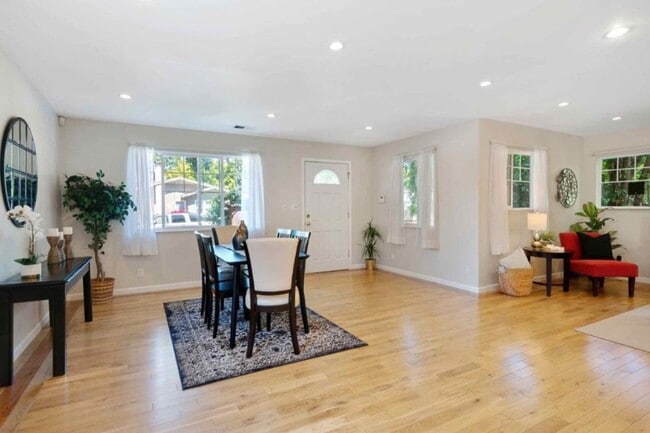 425 Oak Ave in Redwood City, CA - Building Photo - Building Photo