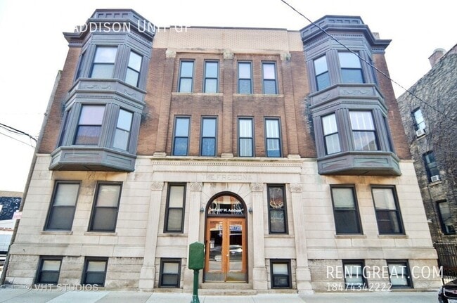 817 W Addison St in Chicago, IL - Building Photo - Building Photo