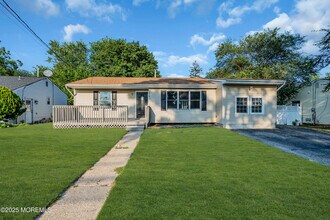879 Egret Dr in Toms River, NJ - Foto de edificio - Building Photo