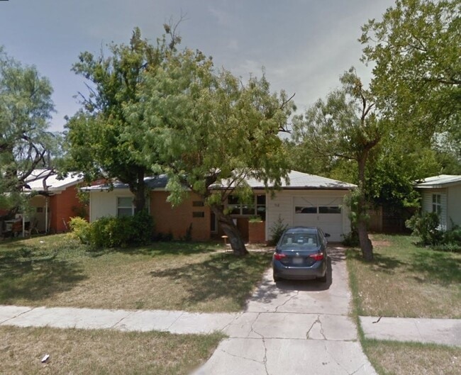 property at 718 Glenhaven Dr