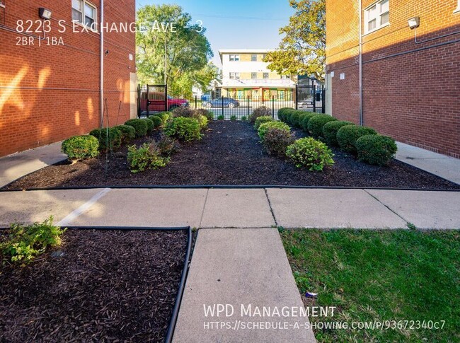 8223 S Exchange Ave in Chicago, IL - Building Photo - Building Photo