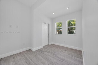 2426 SW 25th St in Miami, FL - Building Photo - Building Photo