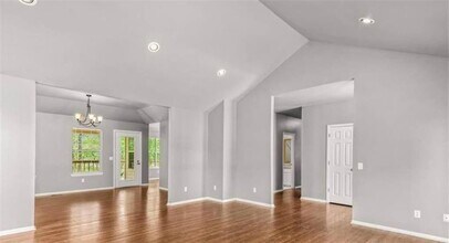215 Bluff Dr in Lowell, AR - Building Photo - Building Photo