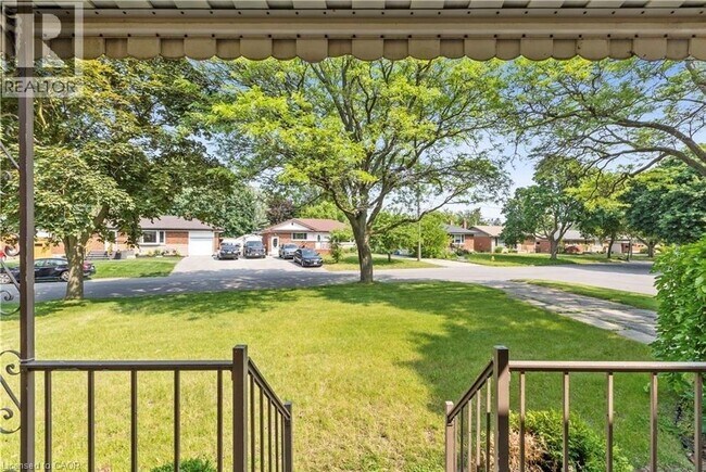 23 Terrance Dr in Brantford, ON - Building Photo - Building Photo