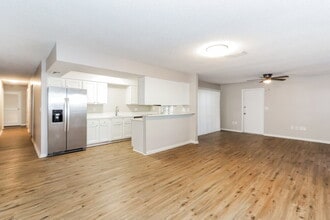 4938 Hidden Hills Dr in Lakeland, FL - Building Photo - Building Photo
