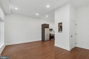 501 Washington Ln, Unit 402 in Jenkintown, PA - Building Photo