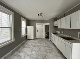 312 Danforth Ave, Unit 2 in Jersey City, NJ - Building Photo