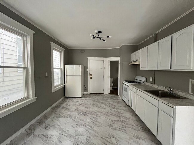 312 Danforth Ave, Unit 2