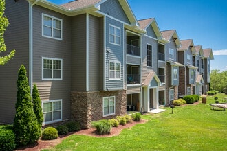 Falls at 109 in Lebanon, TN - Building Photo - Building Photo