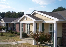 E. J. Knight Apartments in Columbus, GA - Foto de edificio - Building Photo