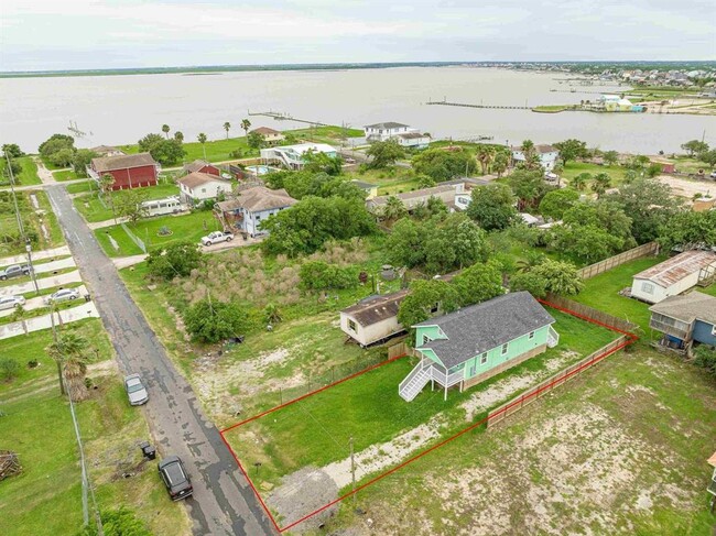 1028 15th St in San Leon, TX - Building Photo - Building Photo