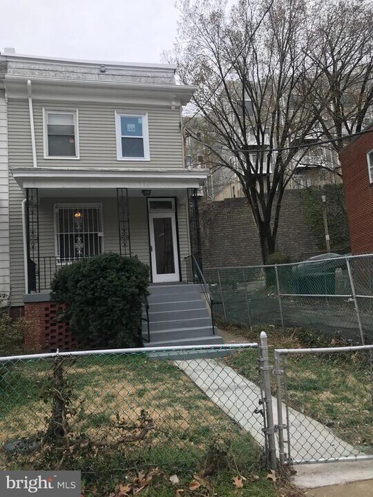 1377 Morris Rd SE in Washington, DC - Building Photo