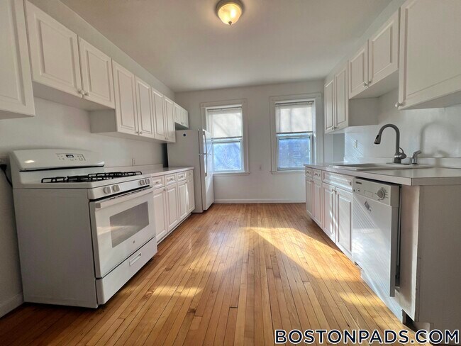 14 Centre St in Cambridge, MA - Foto de edificio - Building Photo