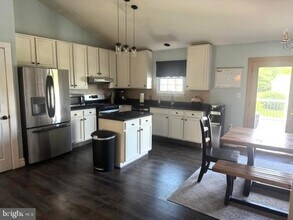 954 Firestone Rd in Westminster, MD - Building Photo - Building Photo