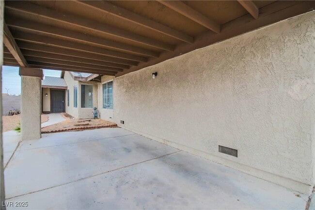 7019 Grassy Knoll St in Las Vegas, NV - Building Photo - Building Photo