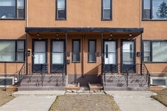 106 26 Av NW in Calgary, AB - Building Photo - Building Photo