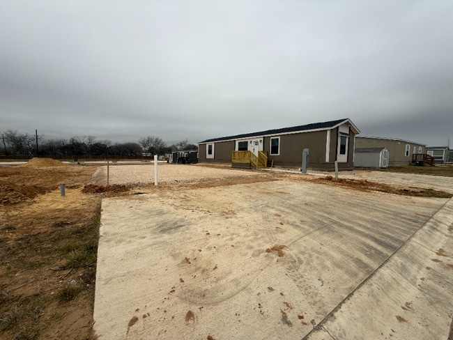 15803 S Flores St in San Antonio, TX - Foto de edificio - Building Photo