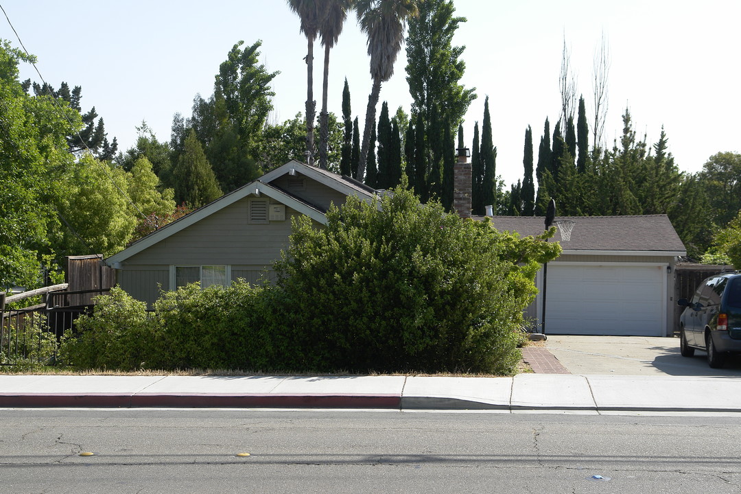 2448 Buena Vista Ave in Walnut Creek, CA - Building Photo