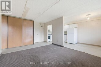 19 Manchester Ave in St Catharines, ON - Building Photo - Building Photo