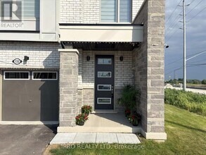 132 Keppel Cir in Brampton, ON - Building Photo - Building Photo