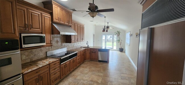 property at 1524 Express Dr S