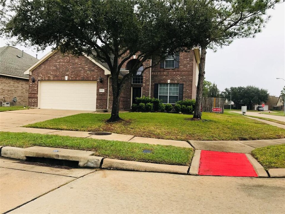 1802 Pontius Dr in Katy, TX - Foto de edificio