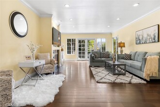 1024 E Lemon Ave in Monrovia, CA - Foto de edificio - Building Photo