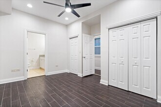 4906 N Whipple St, Unit G in Chicago, IL - Building Photo - Building Photo