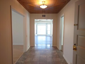 3200 E Hampshire St in Milwaukee, WI - Building Photo - Building Photo