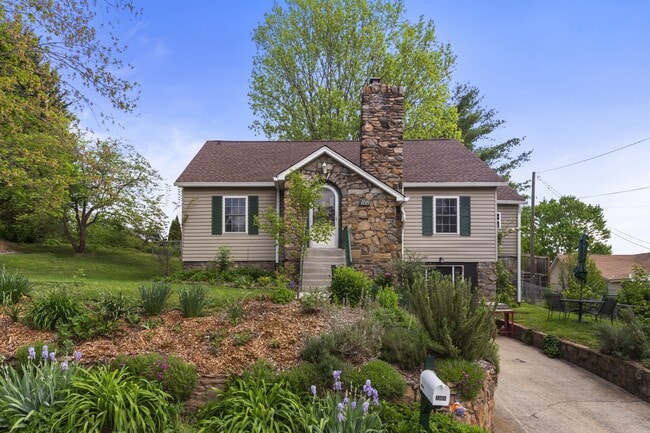 108 Patton Ave in Canton, NC - Building Photo - Building Photo