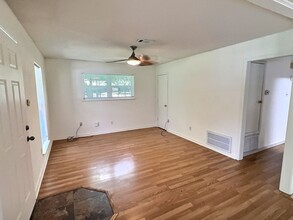 118 Bryant St in Ocean Springs, MS - Building Photo - Building Photo