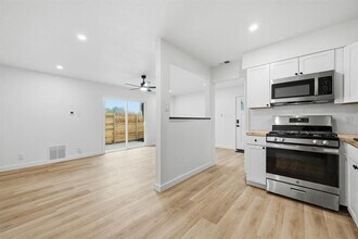 4908 West Gate Blvd in Austin, TX - Foto de edificio - Building Photo